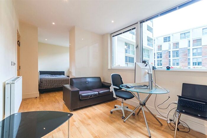 Studio To Rent In Lanterns Way, Canary Wharf, E14