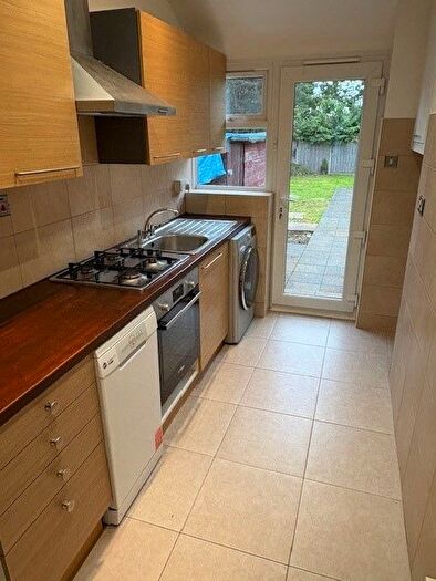 3 Bedroom Semi Detached House To Rent In Fort Road, Northolt, UB5