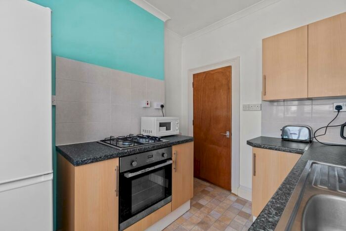 2 Bedroom Flat To Rent In Prince Maurice Road, Plymouth, Devon, PL4