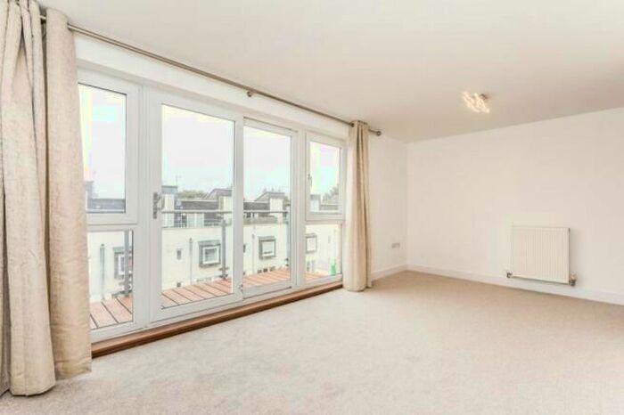 2 Bedroom Flat To Rent In James Weld Close, Shirley, Southampton, SO15