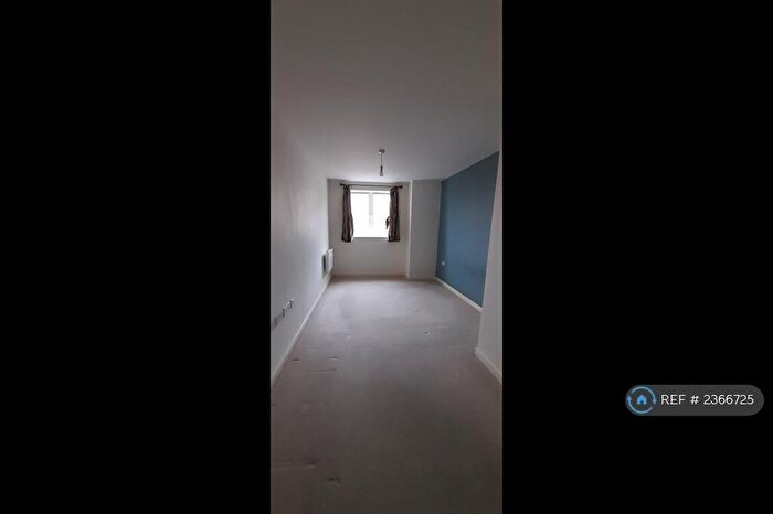 1 Bedroom Flat To Rent In Field House, Morden, SM4