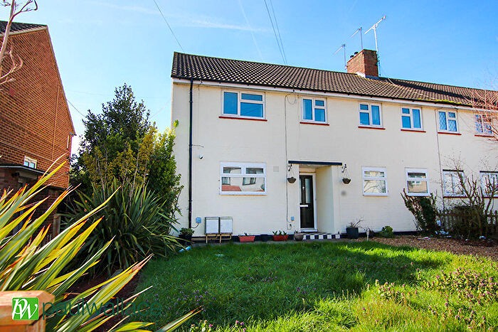 2 Bedroom Flat For Sale In Carleton Road, Cheshunt, EN8