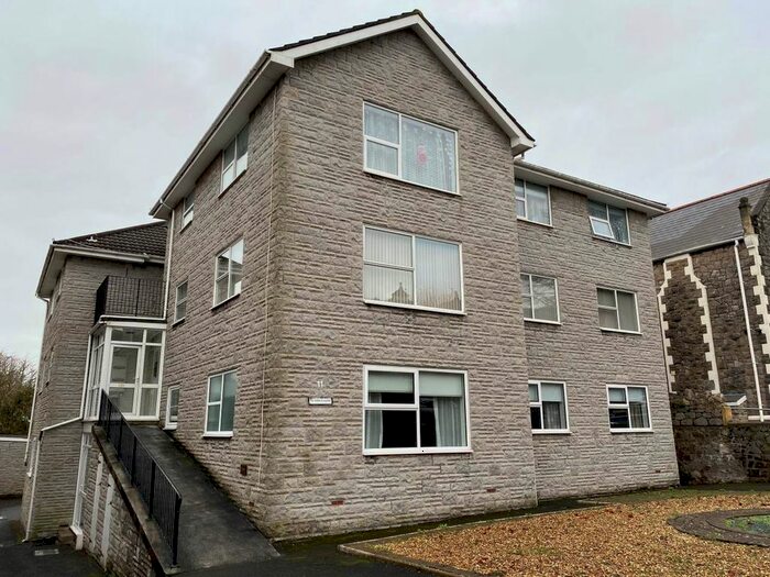 2 Bedroom Flat To Rent In St Peters Court, Grove Park Road, Weston-Super-Mare, BS23