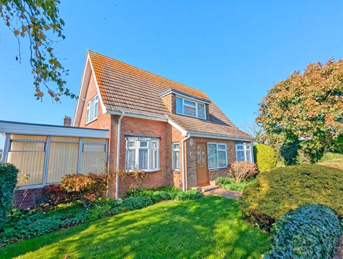 3 Bedroom Detached House For Sale In Yaverland Close, Sandown, PO36
