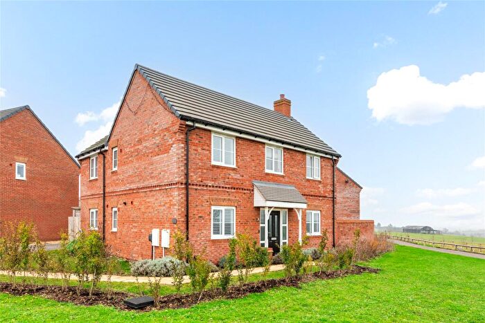 4 Bedroom Detached House For Sale In Harlequin Lane, Cranfield, Bedfordshire, MK43