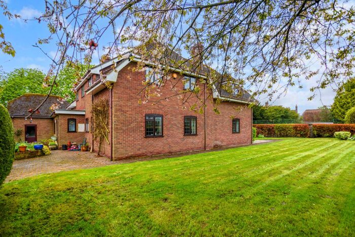 5 Bedroom Detached House For Sale In Broad Hinton, Swindon, SN4