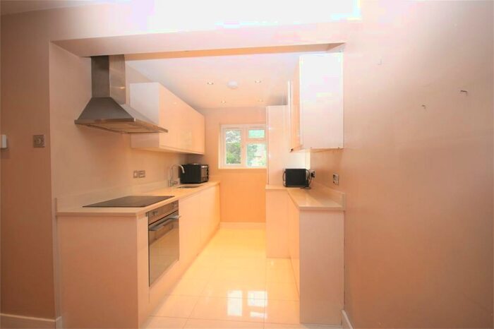 3 Bedroom Flat To Rent In St Michael's Close, London, N3