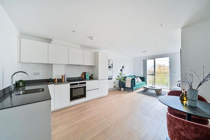 1 Bedroom Apartment To Rent In Lawrence Road London, N15