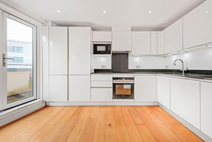 2 Bedroom Flat To Rent In Cavell Street, London, E1