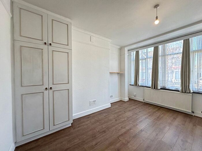 2 Bedroom Flat To Rent In Park Road, Wembley, HA0