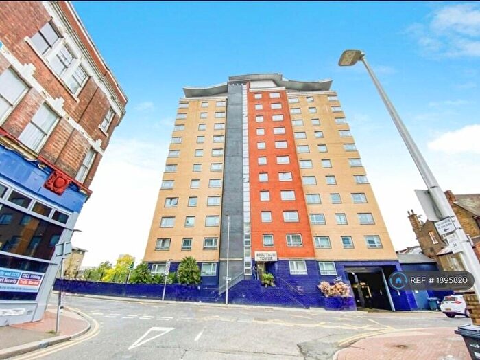 2 Bedroom Flat To Rent In Spectrum Tower, Ilford, IG1