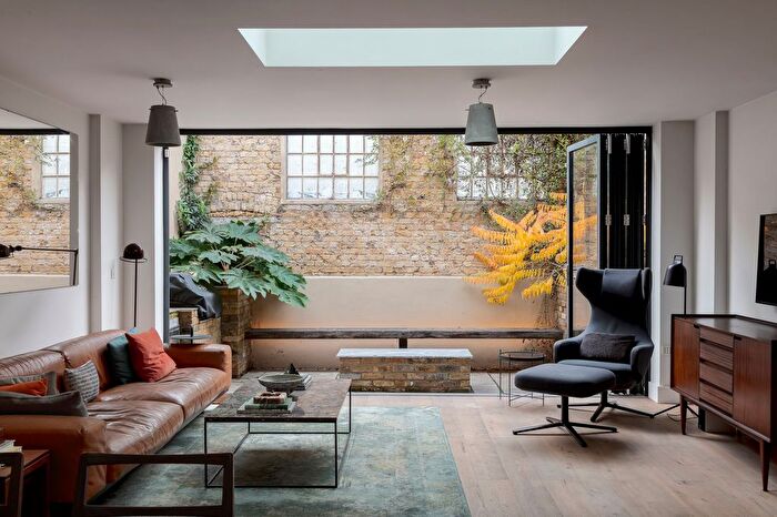 3 Bedroom Property For Sale In Woodland Grove, London, SE10