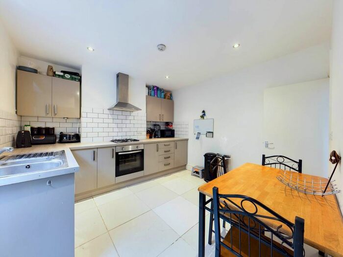 3 Bedroom Property To Rent In Brookhill Road, Woolwich, London, SE18