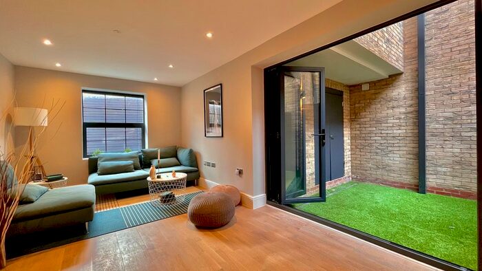 4 Bedroom Town House To Rent In Woodgrange Road, Forest Gate E7