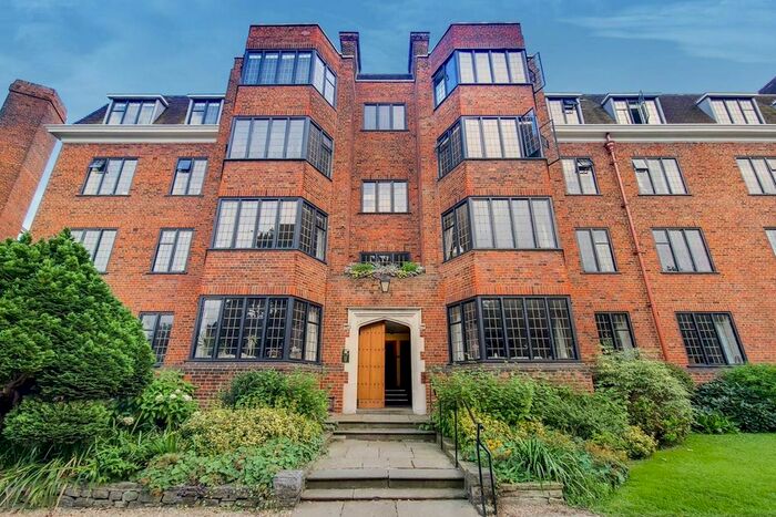 3 Bedroom Flat To Rent In Manor Fields, Putney, London, SW15
