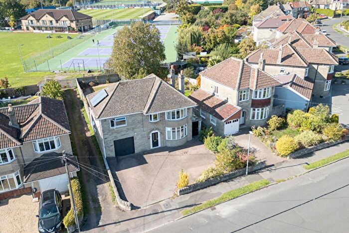 4 Bedroom Detached House For Sale In Hardenhuish Avenue, Chippenham, SN15