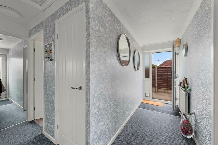 2 Bedroom Detached Bungalow For Sale In Oak Close, Ingoldmells, PE25