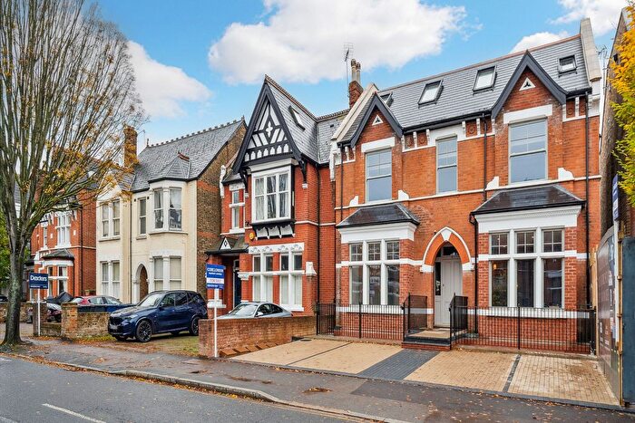 2 Bedroom Flat For Sale In Gordon Road, London, W5