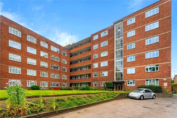 2 Bedroom Flat To Rent In Kingston Hill, Kingston Upon Thames, KT2