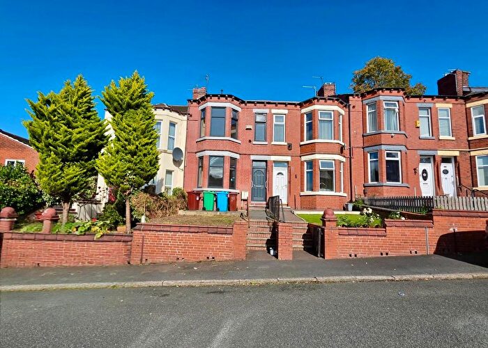 3 Bedroom Semi-detached House To Rent In Old Road, Manchester, M9