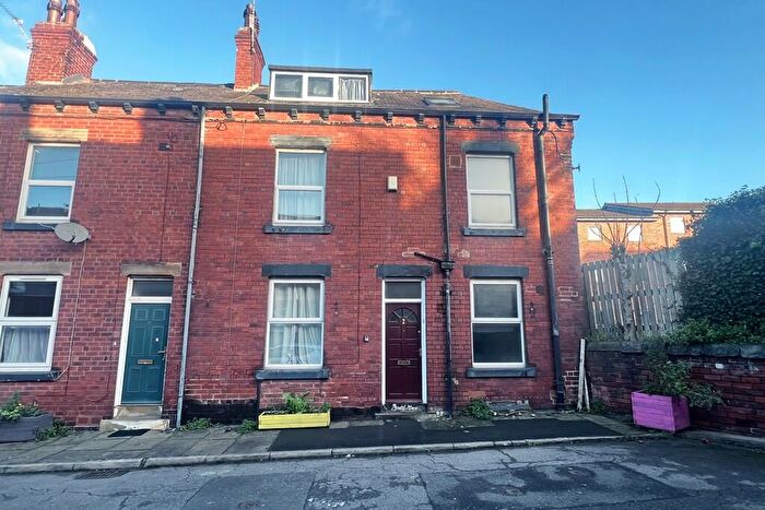 4 Bedroom End Of Terrace House For Sale In Thornville Row, Leeds, LS6