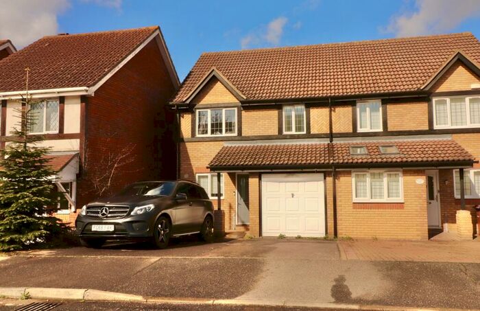 3 Bedroom House To Rent In Grifon Road Chafford Hundred, RM16