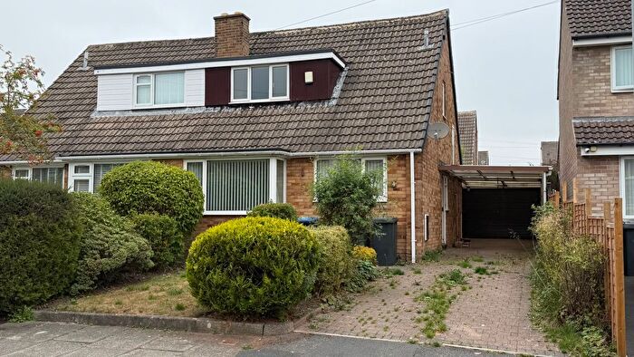 2 Bedroom Semi Detached House For Sale In Aspen Rise, Bradford, BD15