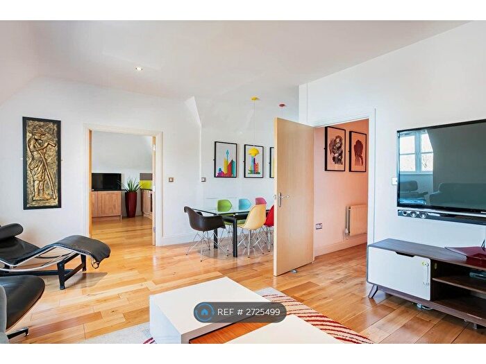 3 Bedroom Flat To Rent In London Road, Brentford, TW8