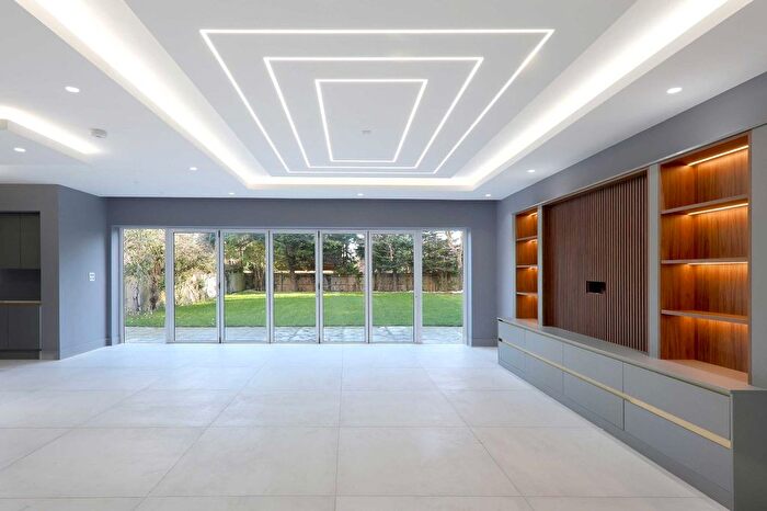 6 Bedroom Detached House To Rent In Burgess Wood Road South, Beaconsfield, Buckinghamshire, HP9
