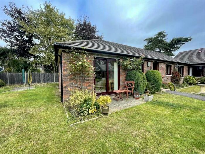 1 Bedroom Bungalow For Sale In Silchester Road Pamber Heath, RG26
