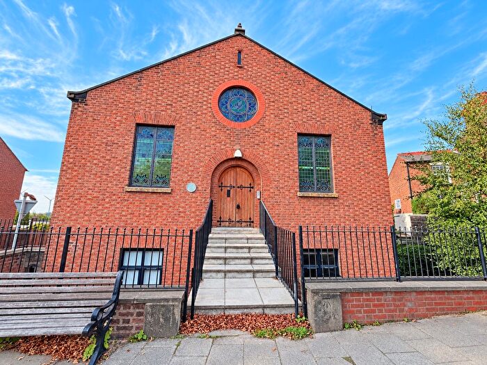 2 Bedroom Flat For Sale In High Street, Frodsham, WA6