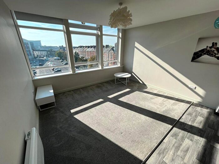 1 Bedroom Flat To Rent In Apartments North, Bond Street, Hull, Yorkshire, HU1