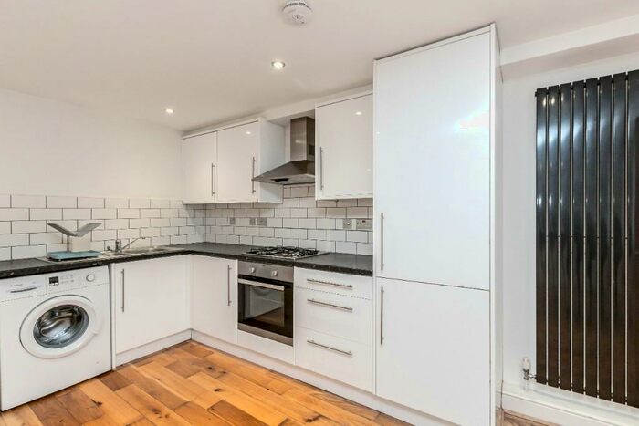 2 Bedroom Maisonette To Rent In Nutfield Road, RH1