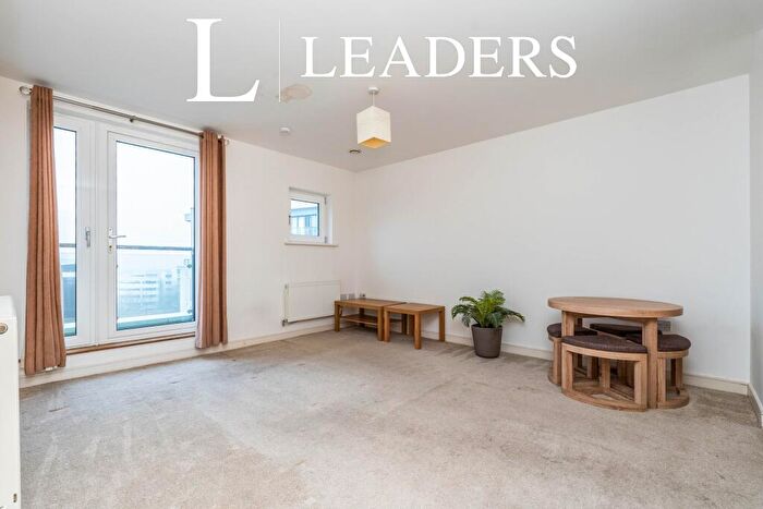2 Bedroom Flat To Rent In Ocean Way, Southampton, Hampshire, SO14