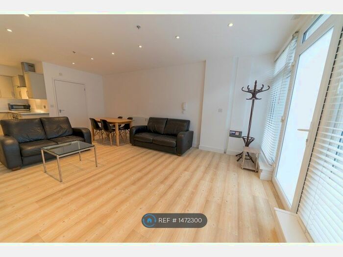 3 Bedroom Flat To Rent In Mowlem Street, London, E2