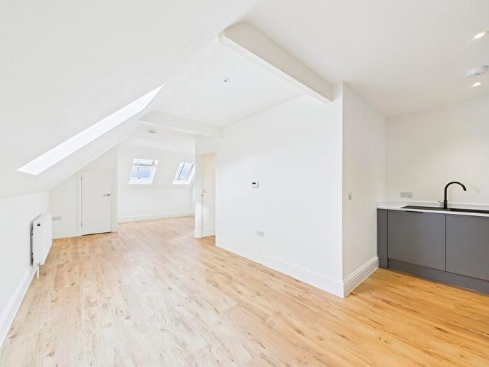 1 Bedroom Flat To Rent In Northcourt Road, Worthing, BN14