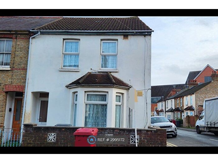 3 Bedroom Semi Detached House To Rent In Princes Street, Slough, SL1