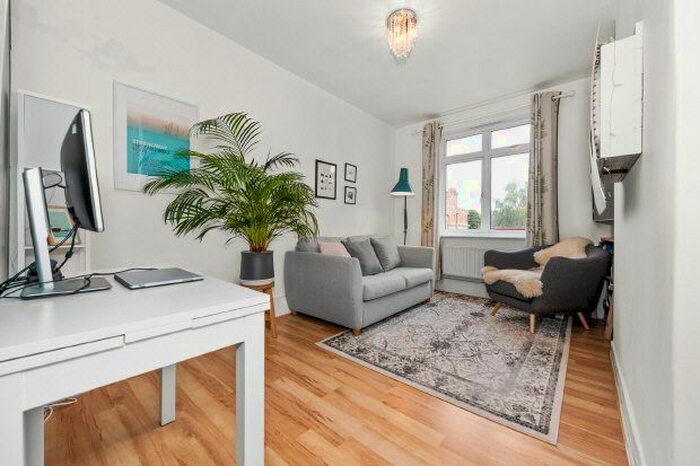 1 Bedroom Flat To Rent In Block D Peabody Estate, London, SE24