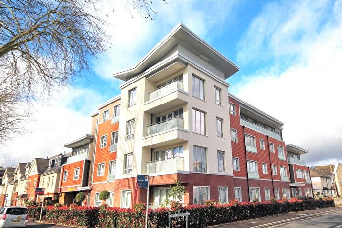 1 Bedroom Flat For Sale In Woking, Surrey, GU21
