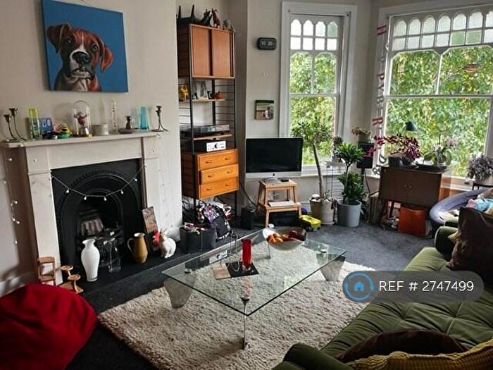 3 Bedroom Flat To Rent In Durlston Road, London, E5