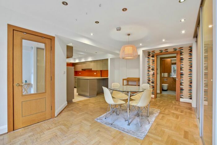 2 Bedroom Flat To Rent In Montagu Square, London, W1H