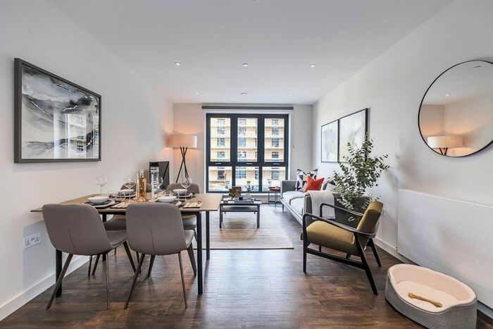 2 Bedroom Flat To Rent In Grenan Square, Greenford, UB6