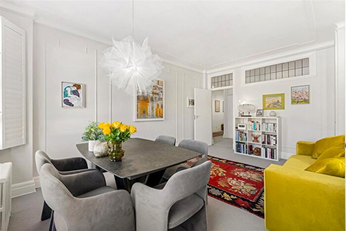 2 Bedroom Flat For Sale In Courtenay Gate, Courtenay Terrace, Hove, BN3