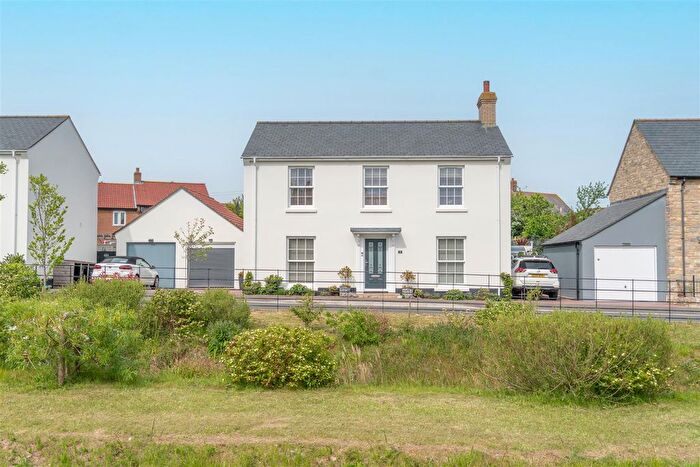3 Bedroom Detached House For Sale In Buckley Gardens, Chickerell, Weymouth, DT3