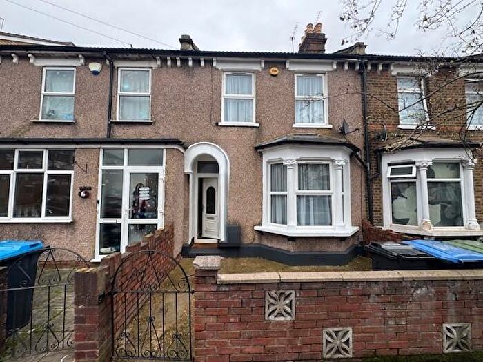 3 Bedroom Terraced House To Rent In Oatlands Road, Enfield, EN3