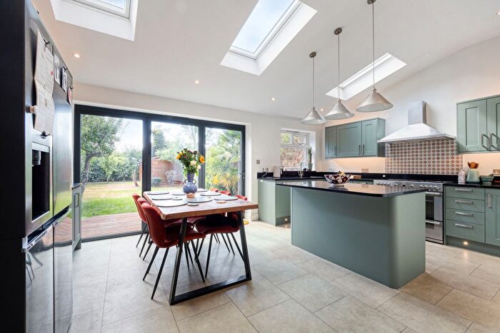 3 Bedroom Detached House For Sale In Worcester Park, Uk, KT4