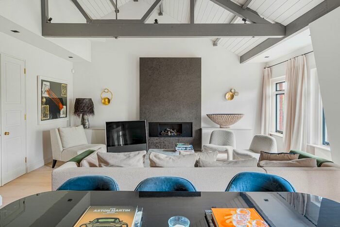 2 Bedroom Flat To Rent In Cadogan Square, London, SW1X