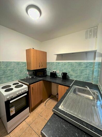 3 Bedroom Terraced House To Rent In Outram Street, Middlesbrough, TS1