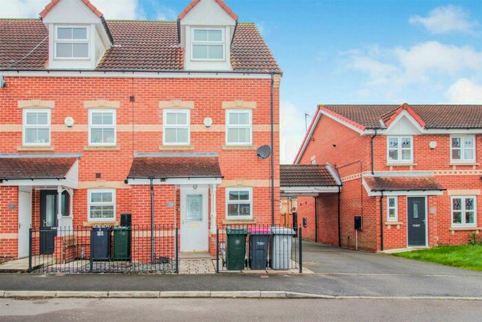 3 Bedroom Town House To Rent In The Mount, Sunnyside, Rotherham, S66