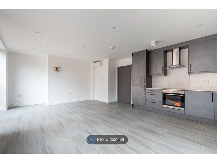 2 Bedroom Flat To Rent In Bed, Hounslow, TW4